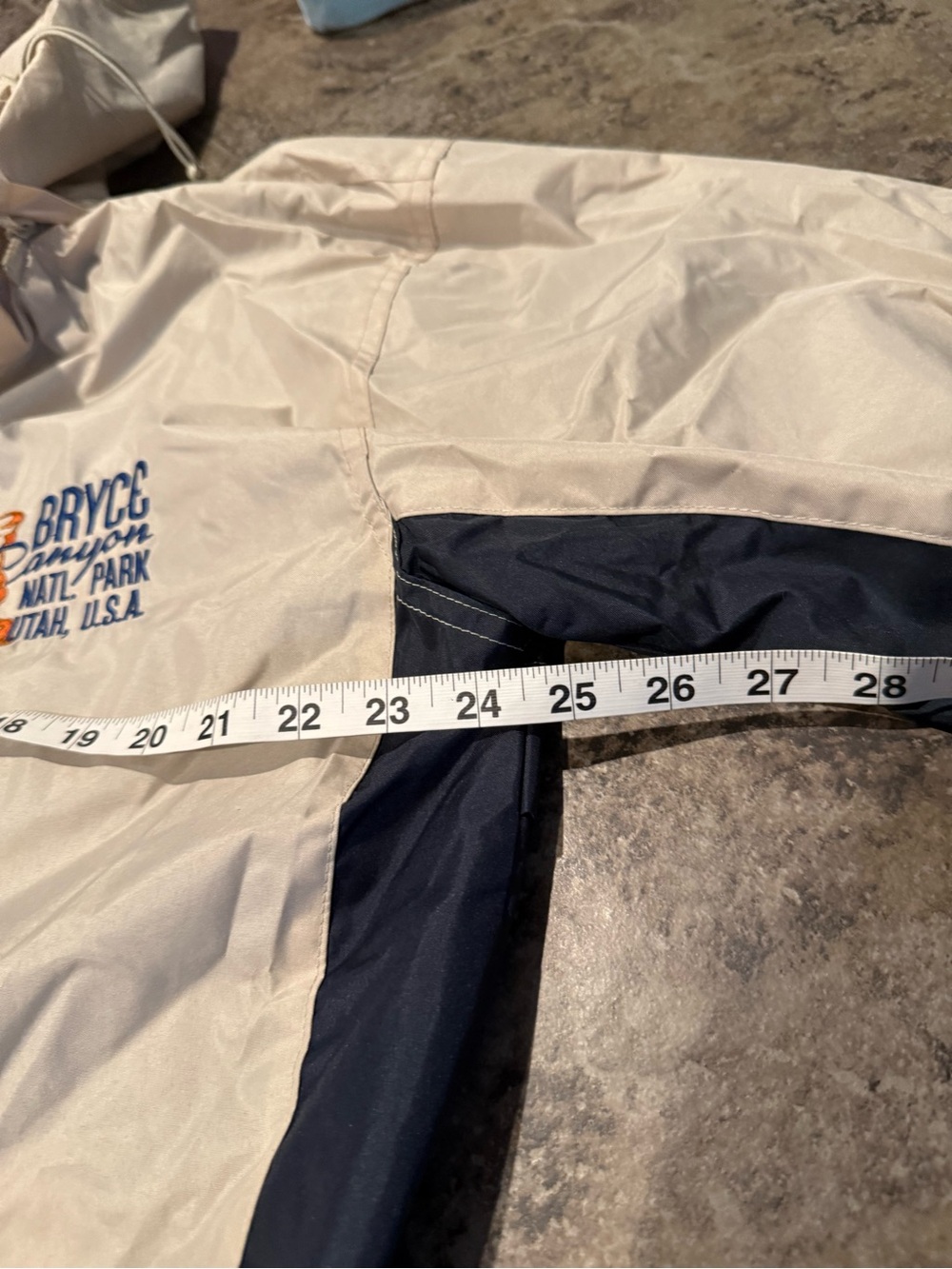Bryce Canyon national park Utah USA raincoat designed in USA few spots see image - Picture 14 of 16